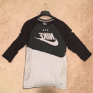 NIKE 3/4 sleeve Tee Backwards Logo